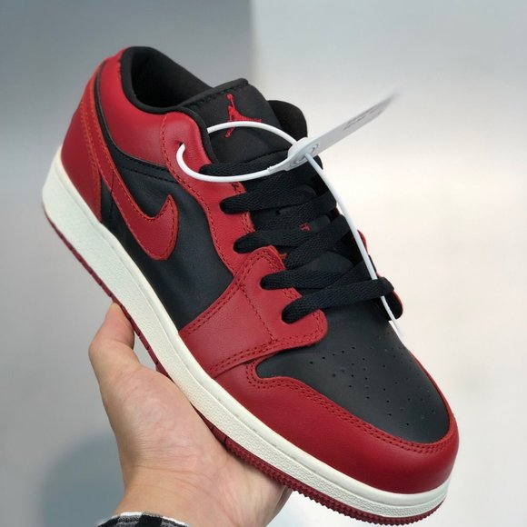 Athletic_Shoes